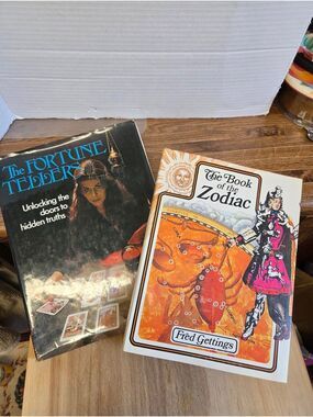 Vintage 70s 2-Piece Fortune Tellers & Zodiac Hard Cover Books